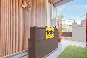 Reception - Fabhotel Swastik Villa (Varanasi)