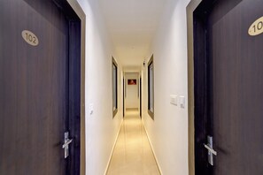 Lobby - Fabhotel Swastik Villa (Varanasi)