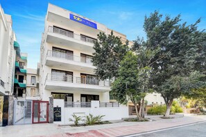 Exterior - Fabhotel Sarala Residency (Noida)