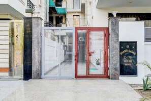 숙박 시설 입구