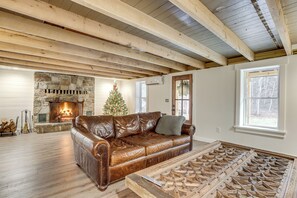 Interior - Rural Retreat! Updated Mountain Home in Baker (Baker)