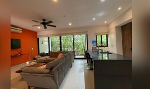 Smart TV - Wonderful 1-bedroom apartment with AC in vibrant Tulum (Tulum)