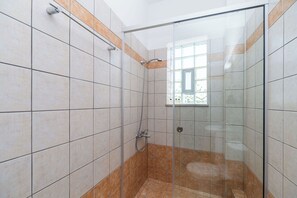 Shower, hair dryer, towels - Magnolia - Vacation villa with pool in Crete (Chania)