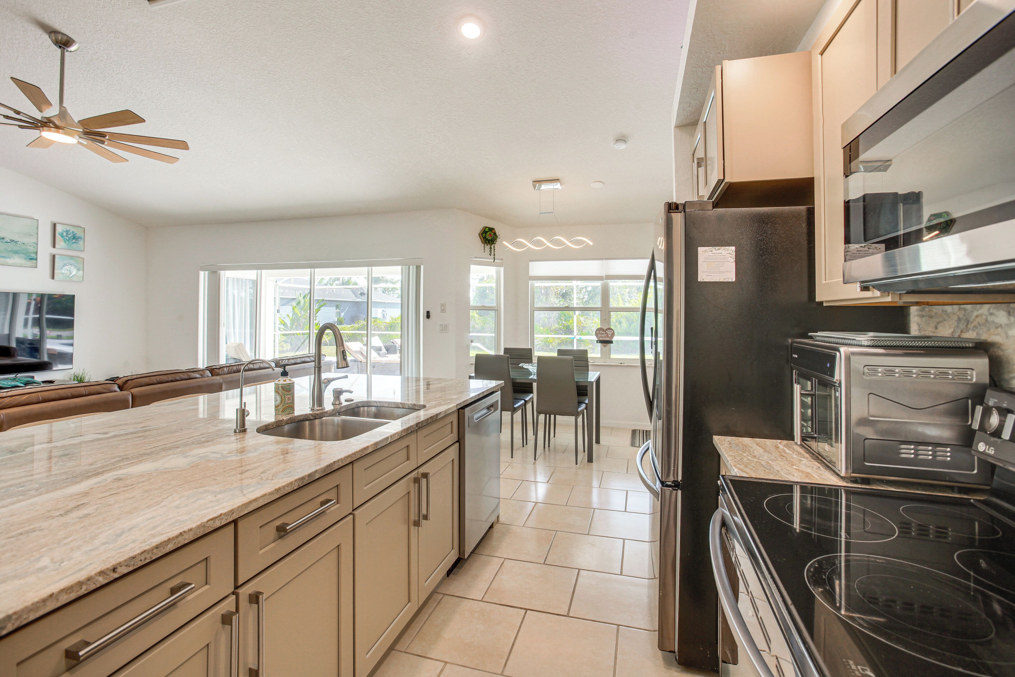 Fridge, microwave, stovetop, dishwasher