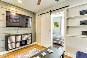 1 chambre, bureau, fer et planche à repasser, accès Internet