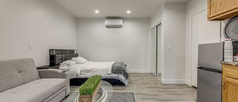 Bügeleisen/Bügelbrett, Internetzugang, Bettwäsche