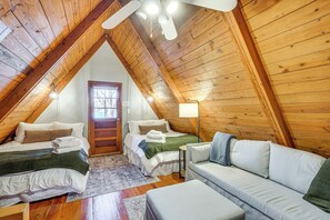 2 bedrooms, iron/ironing board, internet, bed sheets