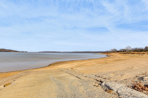 Steps to Lake Eufaula: Family Home w/ Deck & Yard