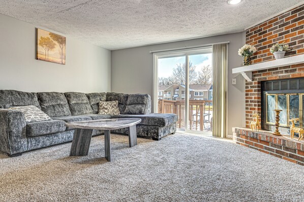 TV, fireplace