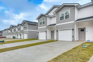 Exterior - 8 Mi to Dtwn Pensacola: Modern Escape w/ Patio! (Pensacola)