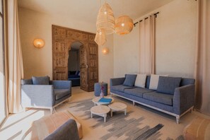 A living room with two sofas, a coffee table, and hanging lights. - Lalla Essaouira - Villa Koulchi, 10 bedroom, until 28 peop with staff (Essaouira)
