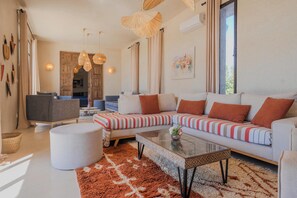 Living area - Lalla Essaouira - Villa Koulchi, 10 bedroom, until 28 peop with staff (Essaouira)