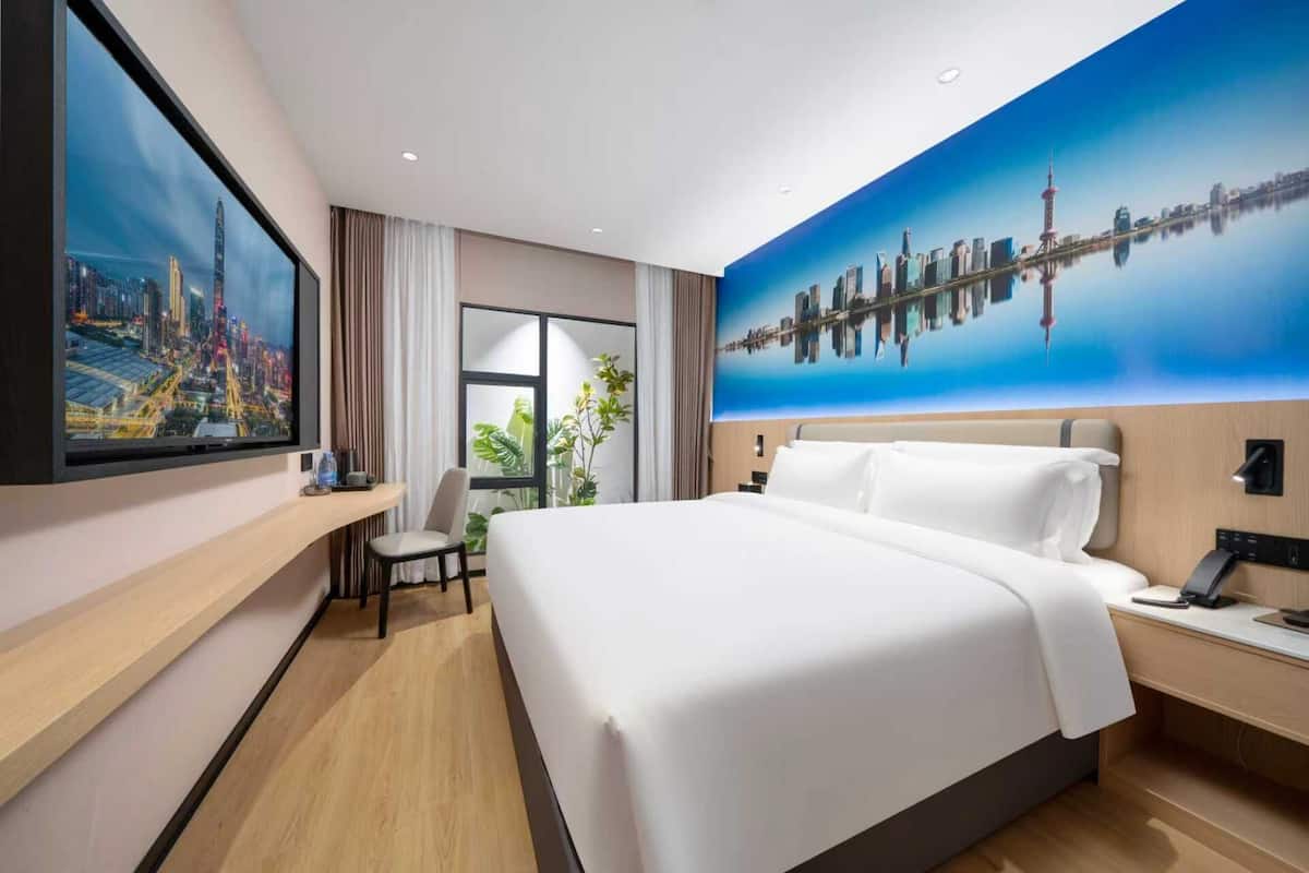 Blackout drapes, soundproofing, iron/ironing board, free WiFi