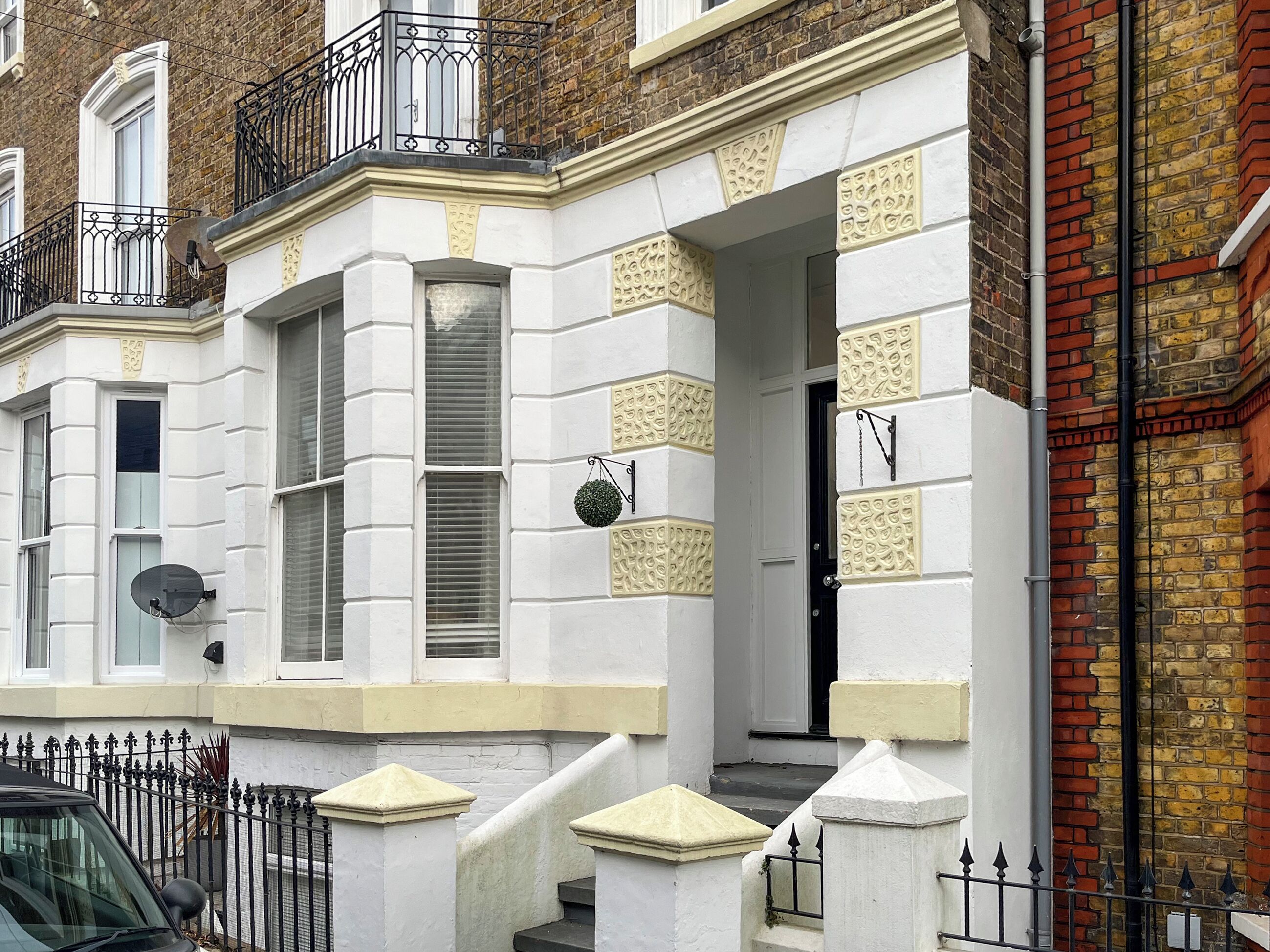 تفاصيل الفندق من الخارج