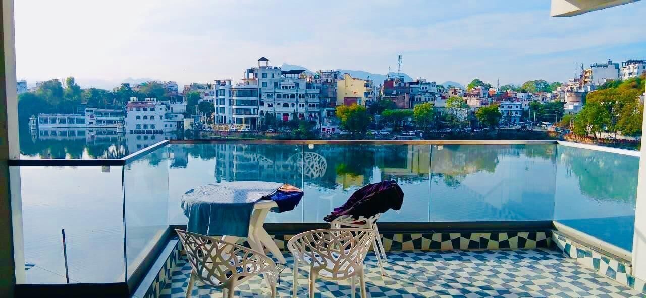 Habitació de luxe, vistes al llac | Escriptori i wifi gratuïta 