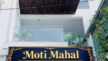 Façana frontal de l'allotjament