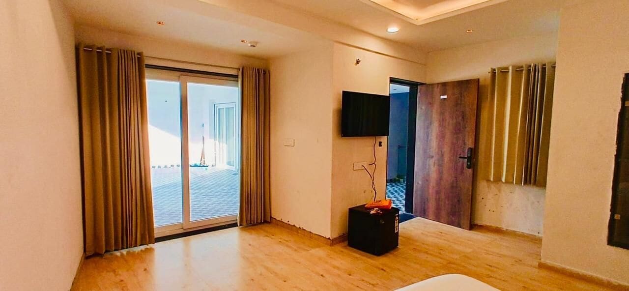 Habitación doble superior, vistas a la ciudad | Escritorio y wifi gratis