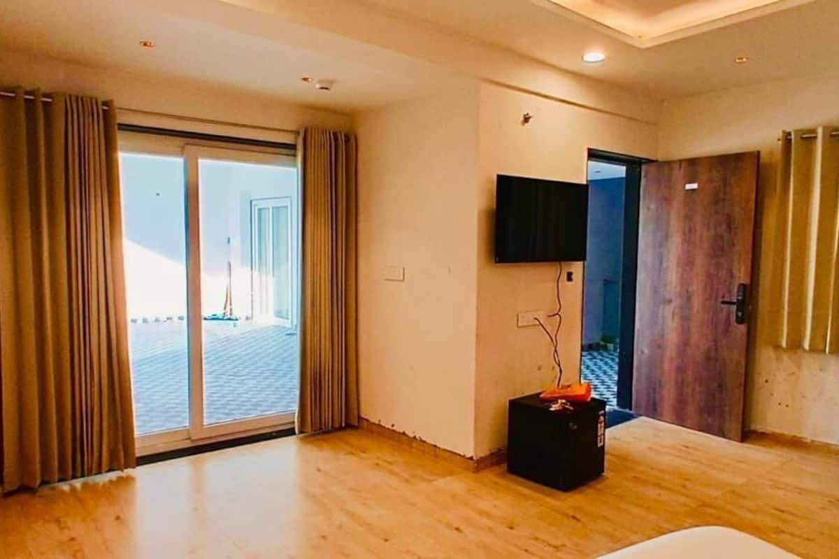 Habitación doble superior, vistas a la ciudad | Escritorio y wifi gratis