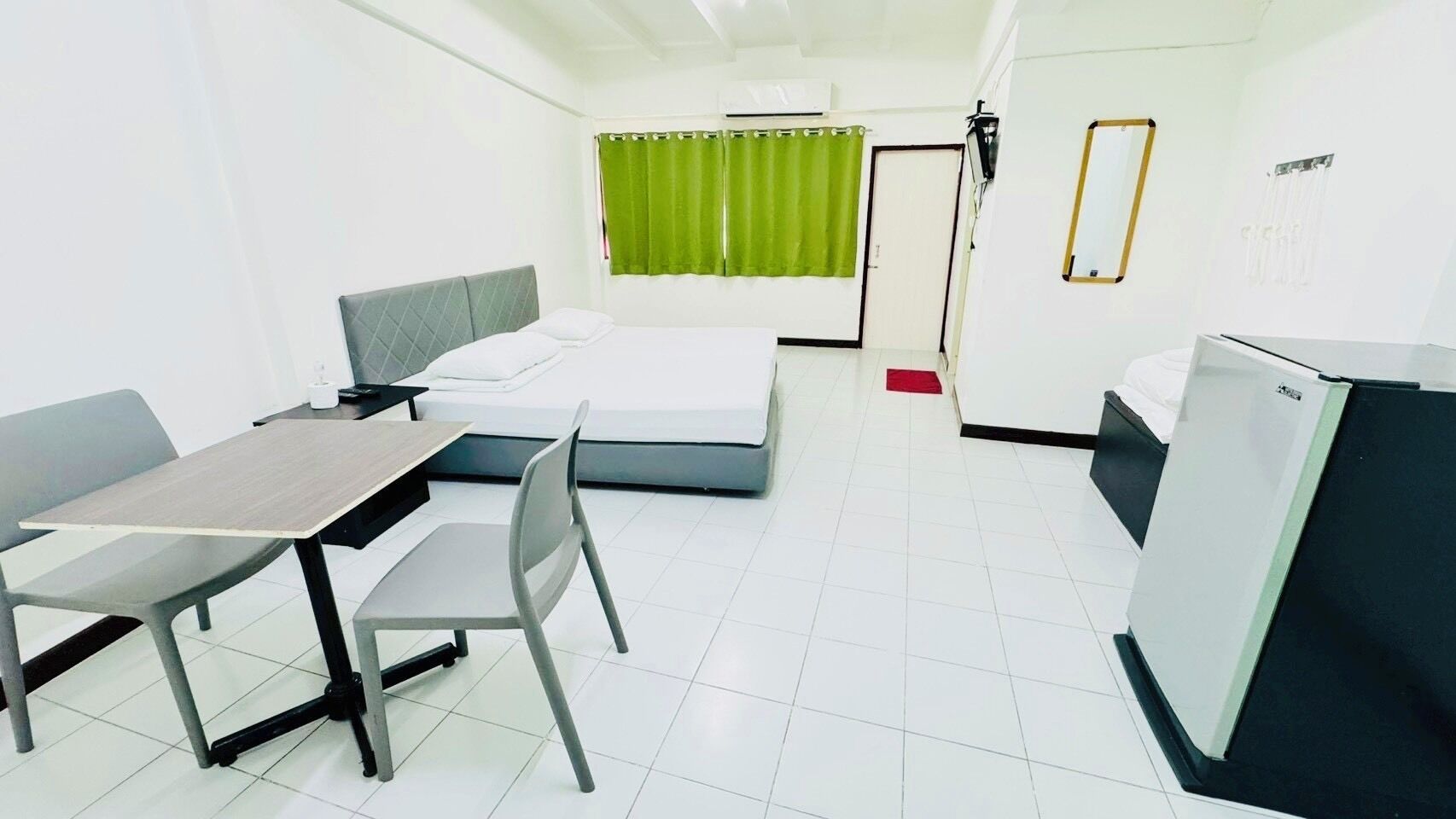 Free WiFi, bed sheets