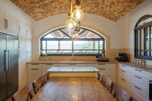 Private kitchen - The Stone Villa Luxury Nature Retreat Galilee (Hoshaya)