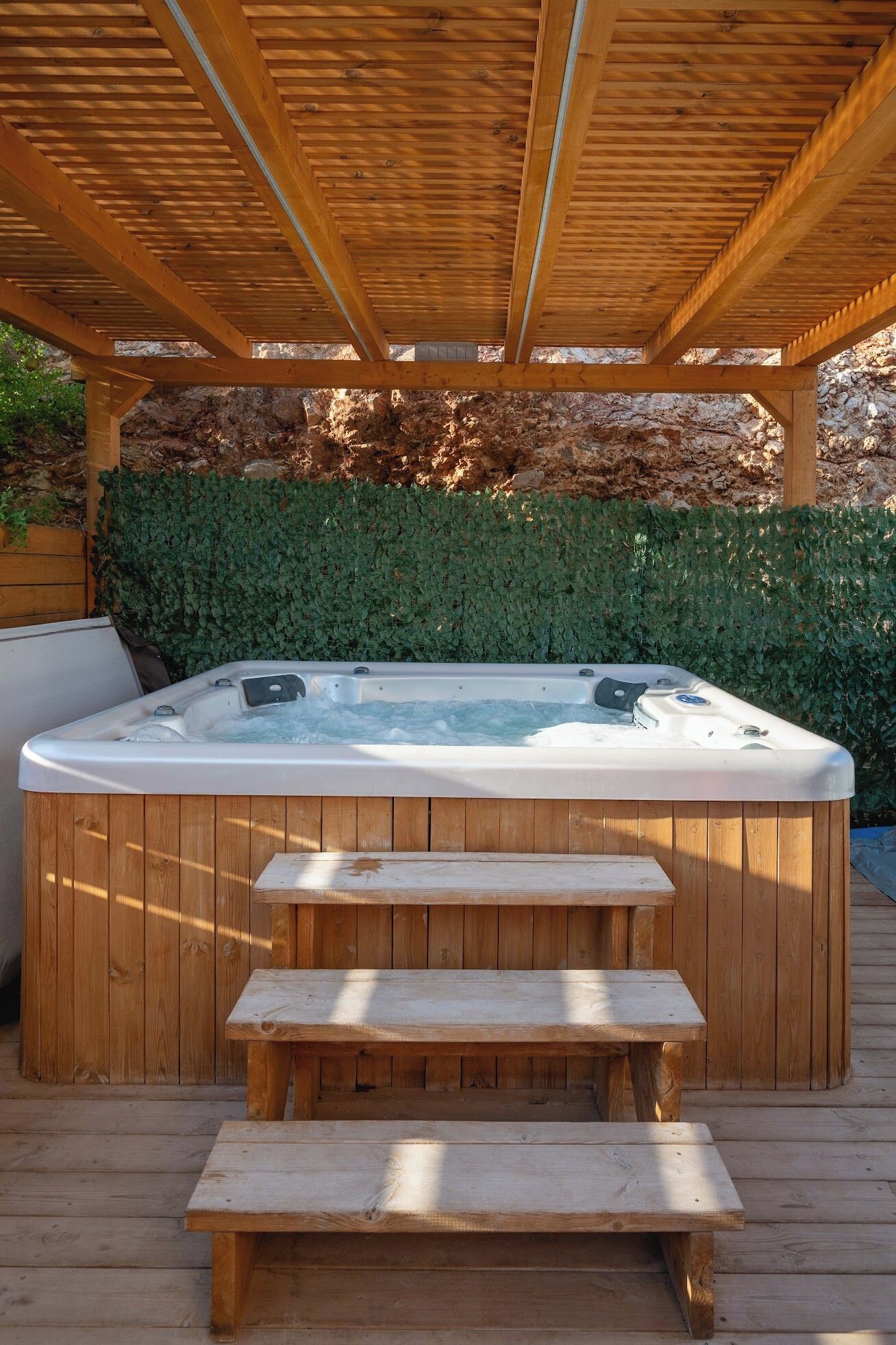 Outdoor spa tub