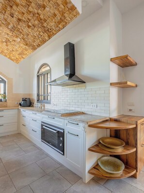 Private kitchen - The Stone Villa Luxury Nature Retreat Galilee (Hoshaya)