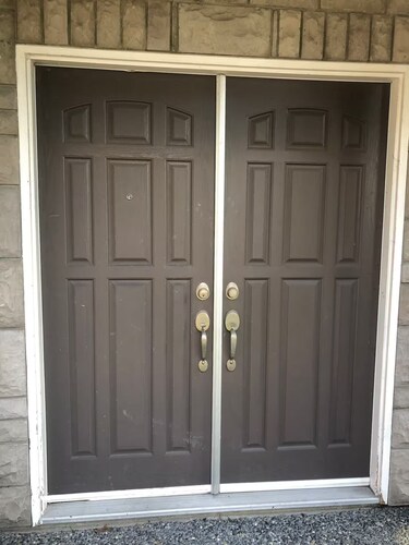 Small, renovated, private 1 bedroom bathroom in front of bus stop to downtown.