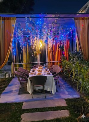 Couples dining - The Pine Paradise (Kasauli)