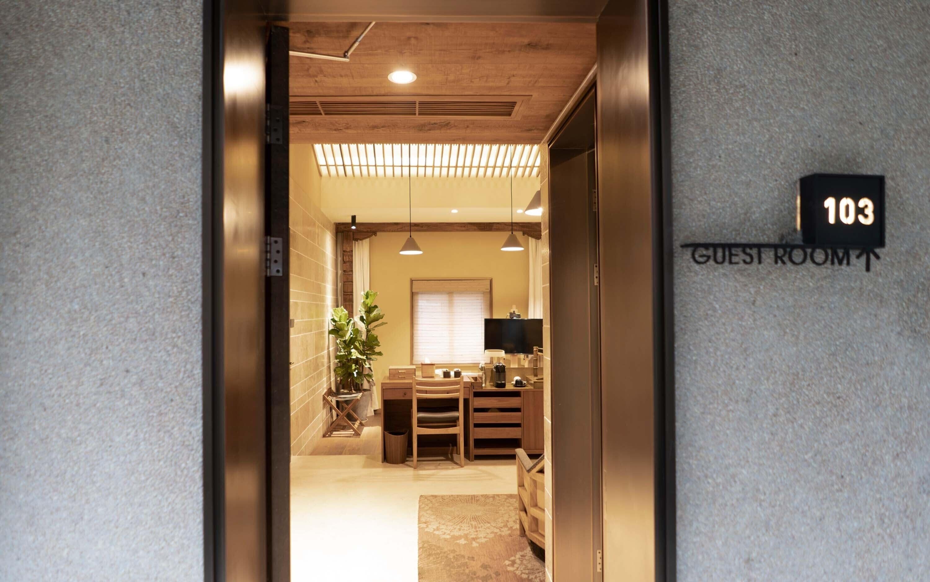 Deluxe Double Room, Mountain View | Desk, laptop workspace, blackout drapes, free WiFi