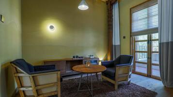 Dobbeltrom – superior, fjellutsikt | Skrivebord, skrivebord for bærbar PC og blendingsgardiner