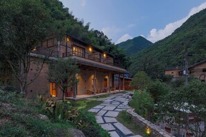 Exterior detail - Jinglu Lanshan Inn (Hangzhou)