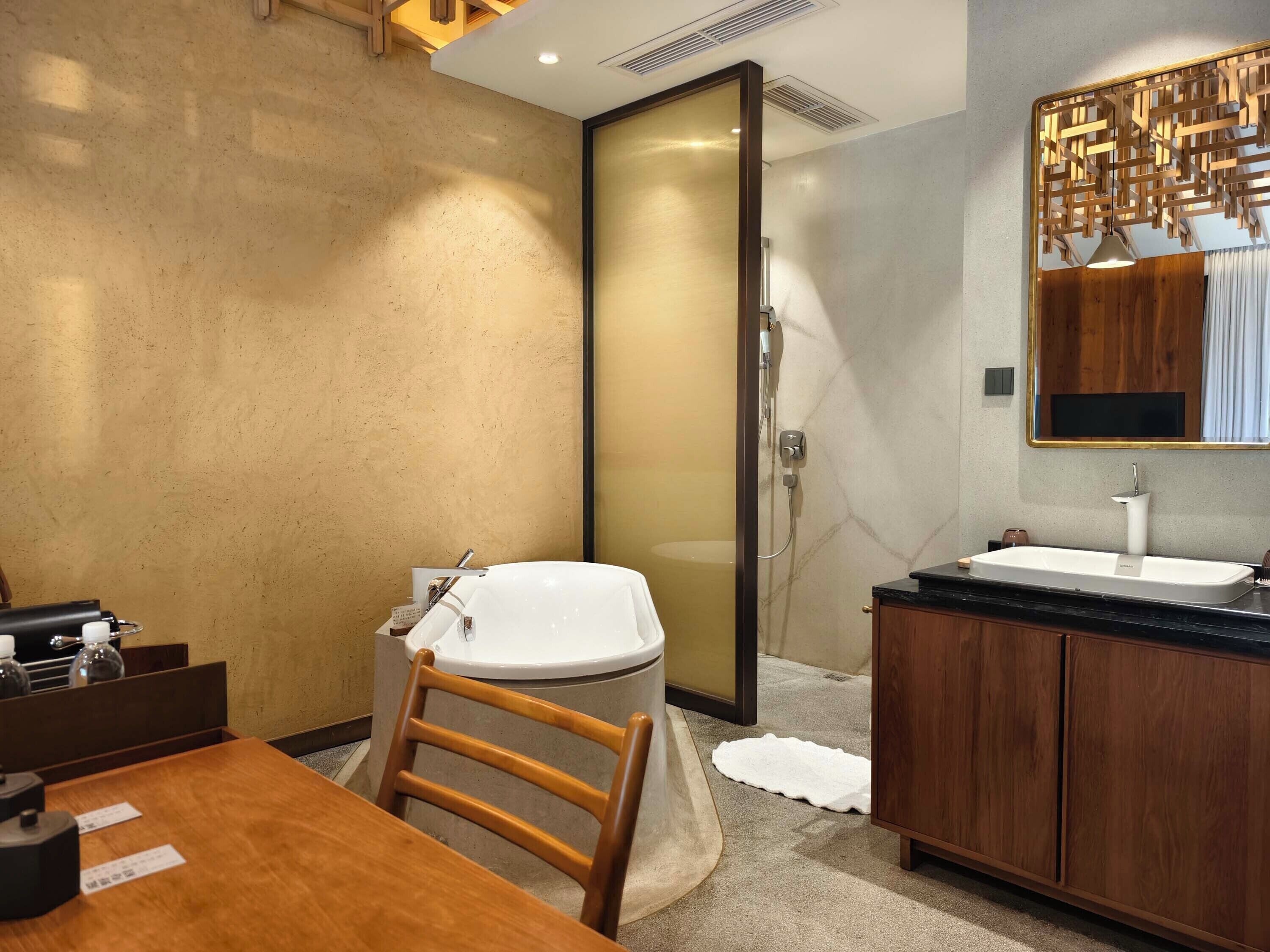 Signature Double Room, Mountain View | Desk, laptop workspace, blackout drapes, free WiFi