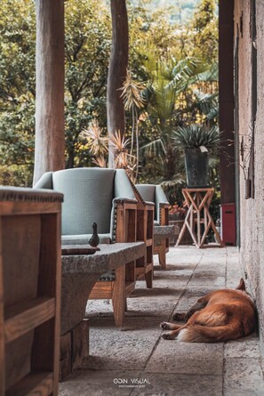 Exterior detail - Jinglu Lanshan Inn (Hangzhou)