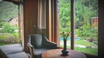 Chambre Double Confort, vue cour intérieure | Vue de la chambre