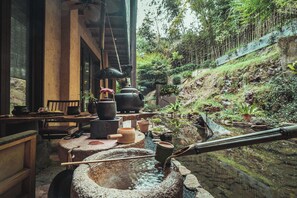 Interior detail - Jinglu Lanshan Inn (Hangzhou)