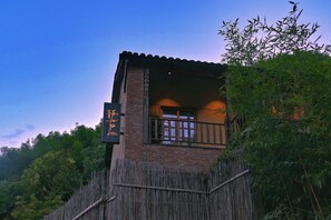 Exterior detail - Jinglu Lanshan Inn (Hangzhou)