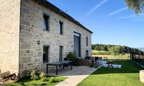 Outdoor dining - Gite de France in Monts-verts (Les Monts-Verts)