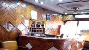 Quầy tiếp tân