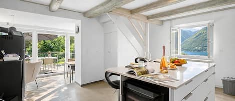 Family Apartment, Multiple Bedrooms, 2 Bathrooms, Mountainside (Casa la Tortue 1) | Dining