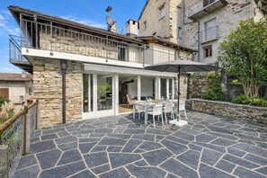 Family Apartment, Multiple Bedrooms, 2 Bathrooms, Mountainside (Casa la Tortue 1) | Outdoor dining - Casa la Tortue 1 (Gambarogno)