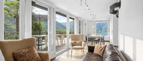 Departamento familiar, 2 habitaciones, 2 baños, junto a la montaña (Casa la Tortue 1 Scaiano for 4) | Área de sala de estar | Televisión de pantalla plana