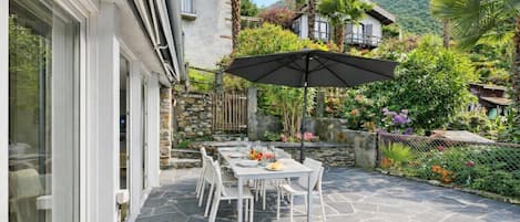 Family Apartment, Multiple Bedrooms, 2 Bathrooms, Mountainside (Casa la Tortue 2) | Outdoor dining