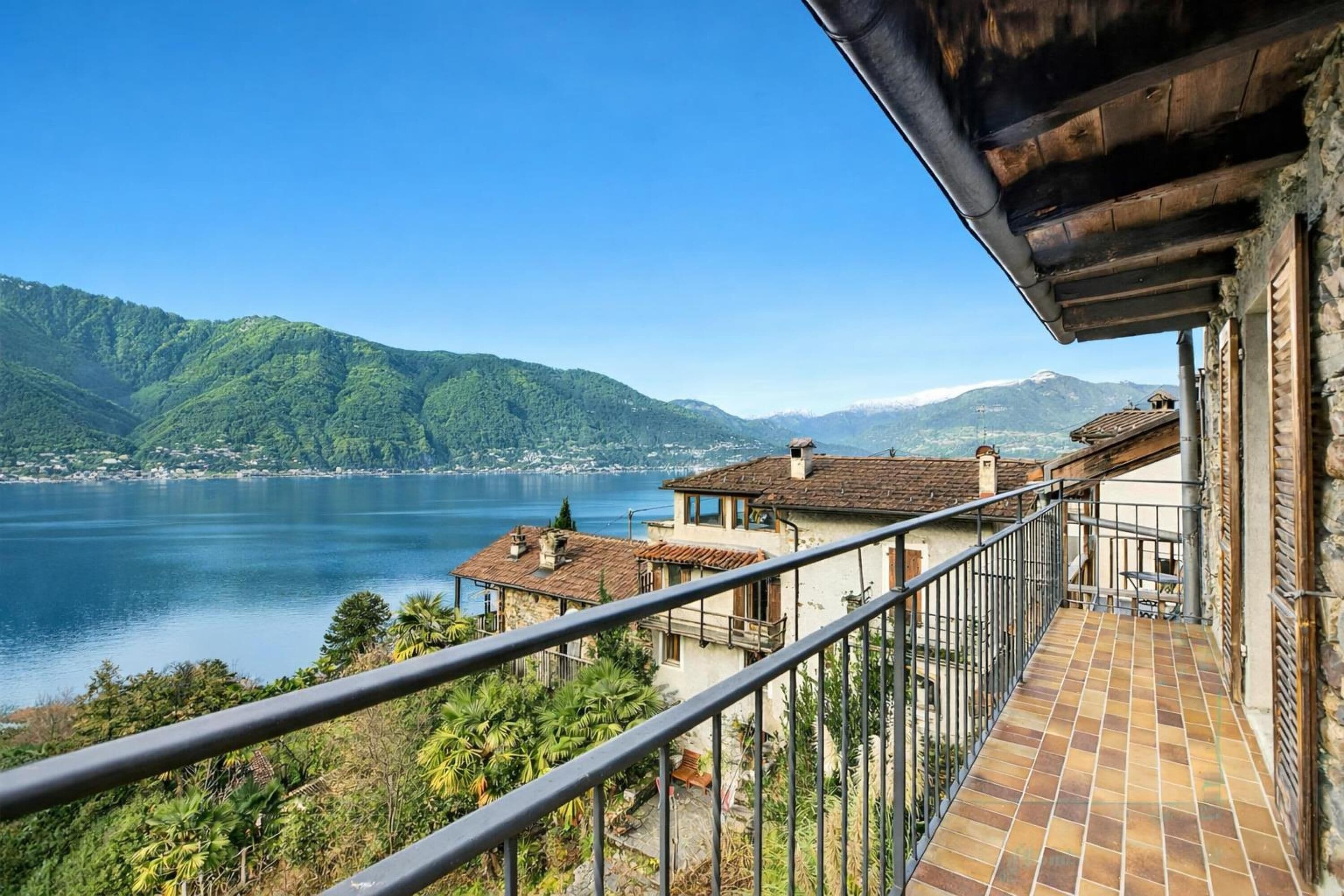 Family Apartment, Multiple Bedrooms, 2 Bathrooms, Mountainside (Casa la Tortue 2) | Balcony