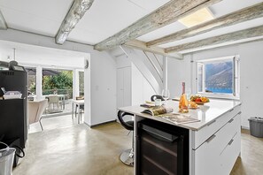 家庭公寓, 多间卧室, 双浴室, 山腰 (Casa la Tortue 2) | 用餐