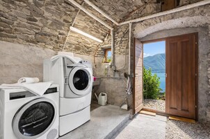 Family Apartment, Multiple Bedrooms, 2 Bathrooms, Mountainside (Casa la Tortue 2) | Interior