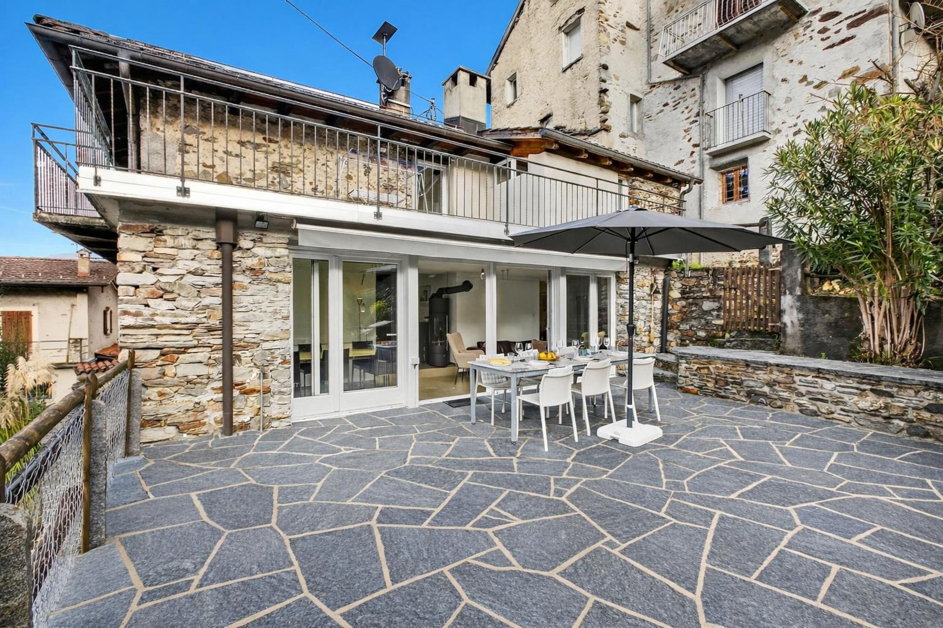 Familjelägenhet - flera sovrum - 2 badrum - intill bergen (Casa la Tortue 2) | Restaurang utomhus