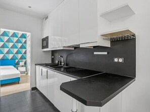 Fridge, microwave, coffee/tea maker - Charming apartment design near Sorbonne (Paris)