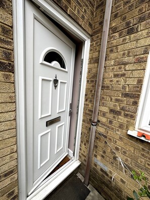 Exterior detail - NKN Cosy Maisonette Dartford Station Free Parking (Dartford)