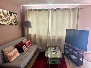Living room - NKN Cosy Maisonette Dartford Station Free Parking (Dartford)