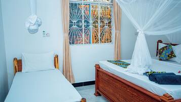 Deluxe Triple Room | In-room safe, iron/ironing board, free WiFi